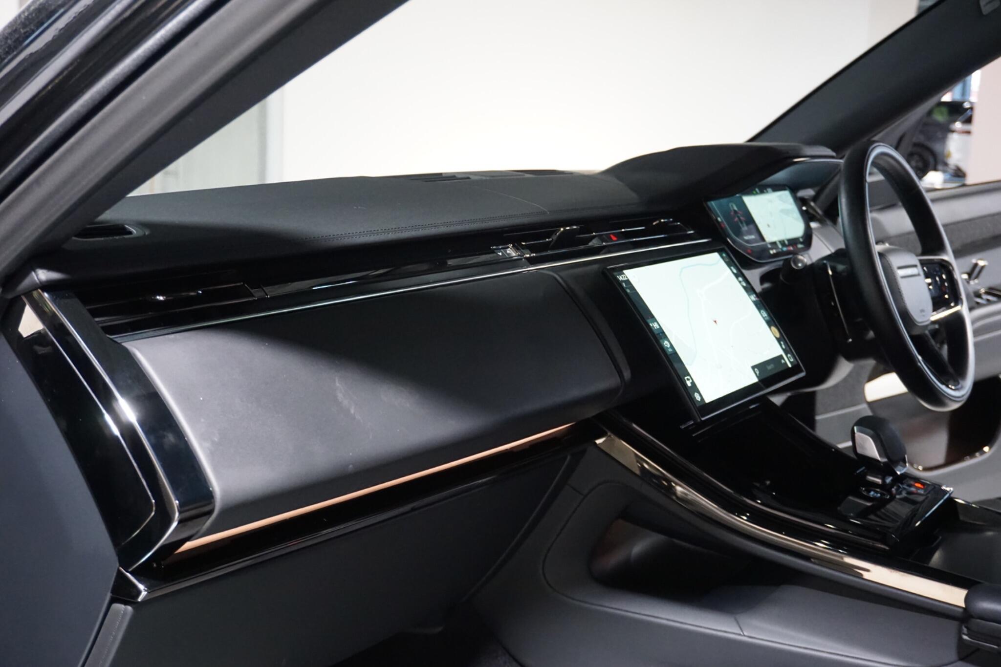 Land Rover Range Rover Sport 3.0 D300 MHEV Dynamic SE SUV 5dr Diesel Auto 4WD Euro 6 (s/s) (300 ps)